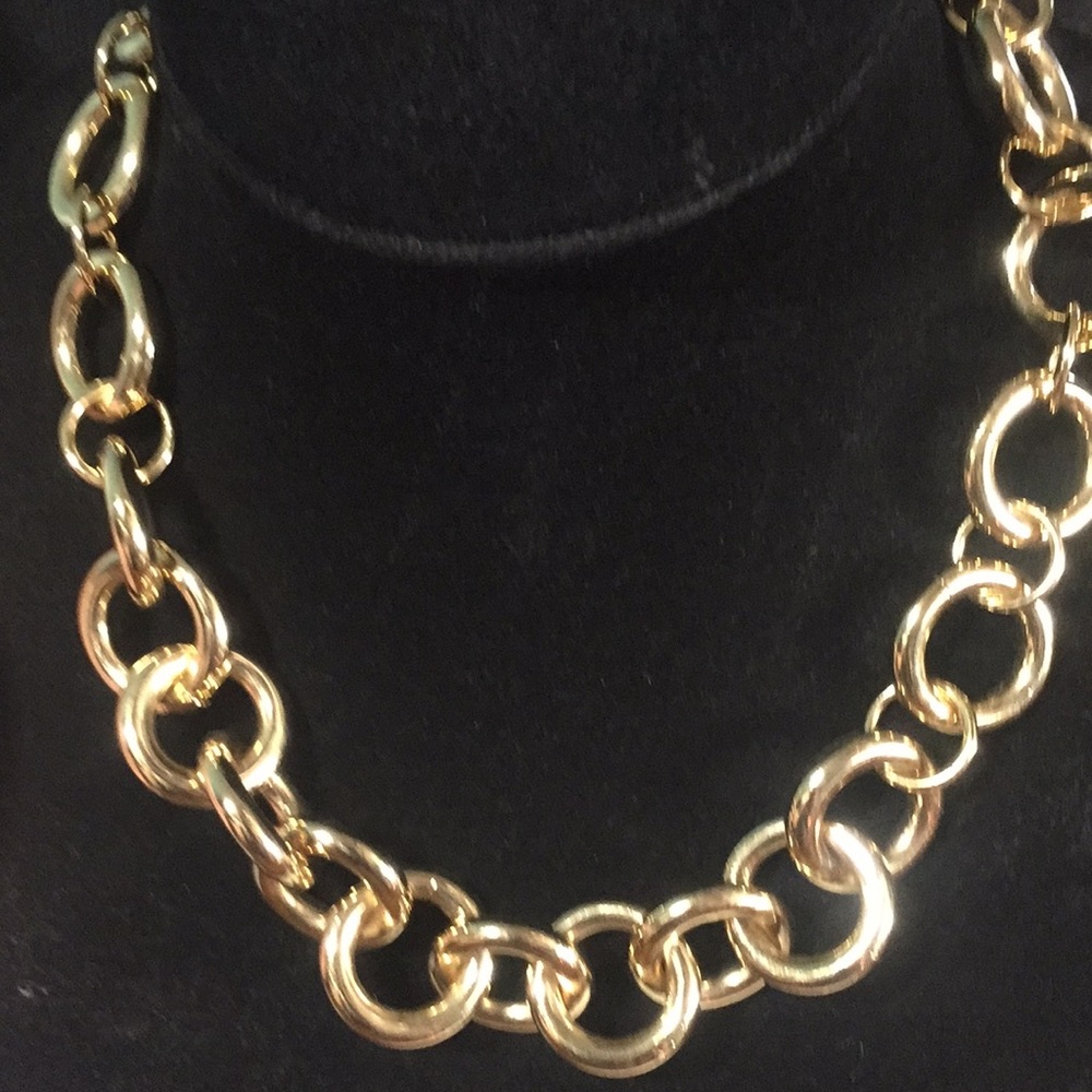 Gold tone necklace with round links